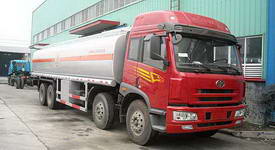 解放前四后八化工液体运输车图片